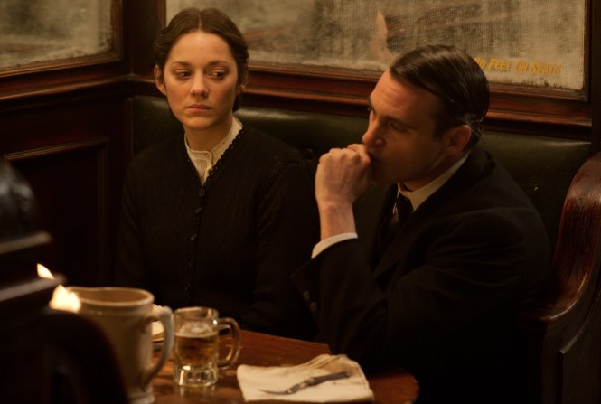 Marion Cotillard, Joaquin Phoenix in 'The Immigrant' (Weinstein Company)