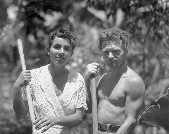 Dore Strauch and Friedrich Ritter in their Galapagos garden, c. 1932 (Zeitgeist Films)